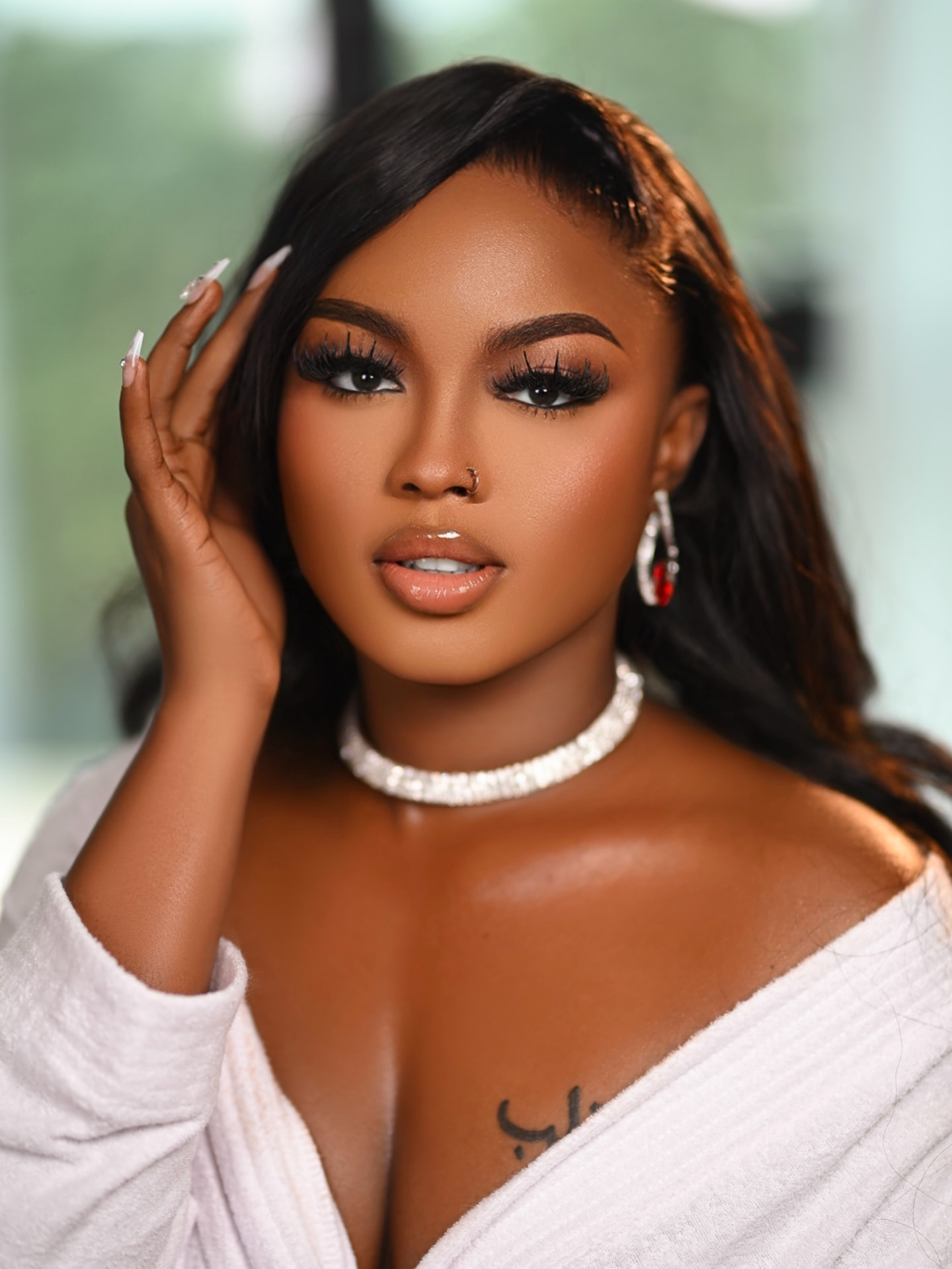 Full glam with long lashes and a glossy nude lip